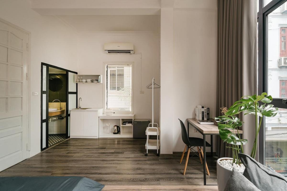 Dreamer In Old Quarter Apartment