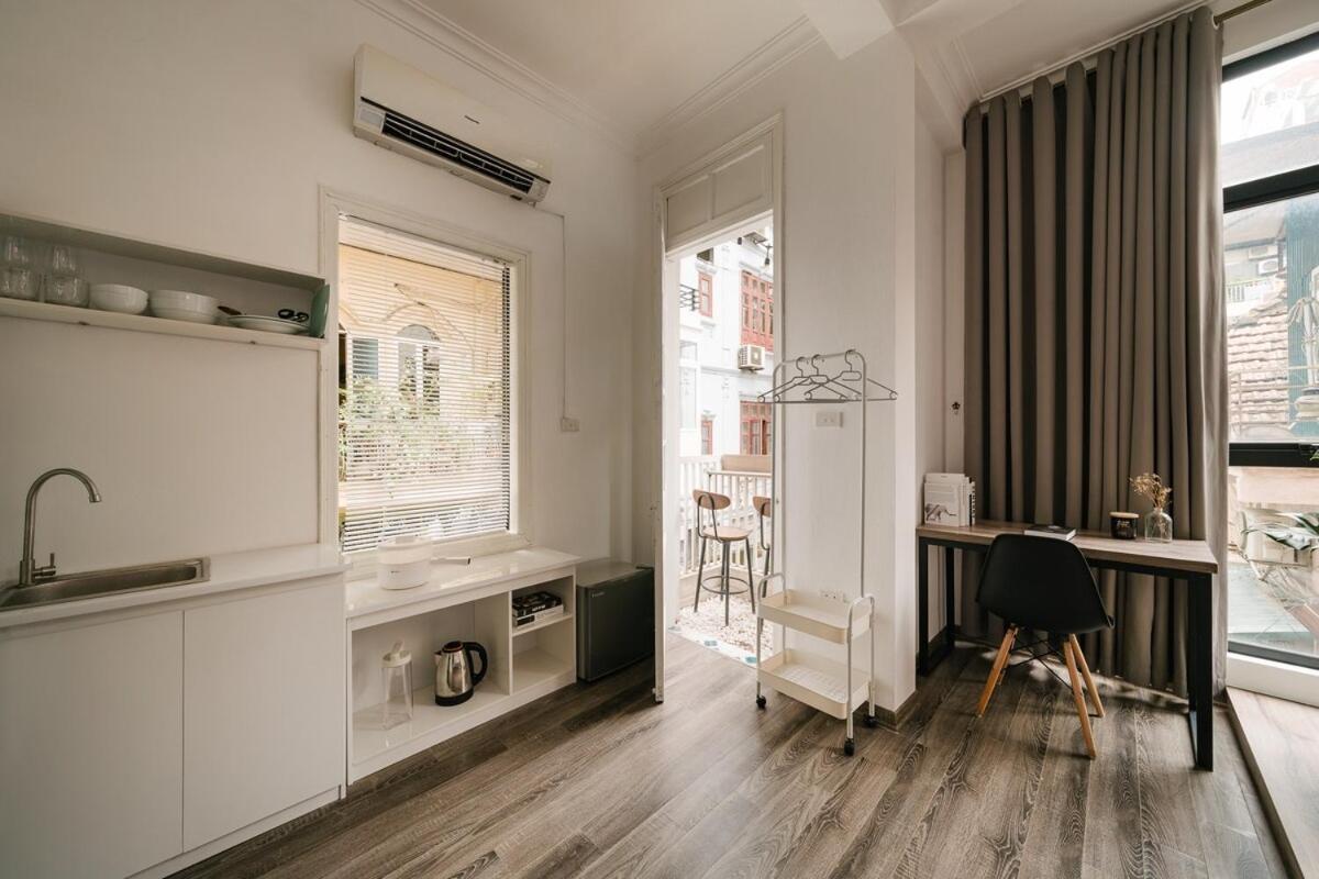Dreamer In Old Quarter Apartment